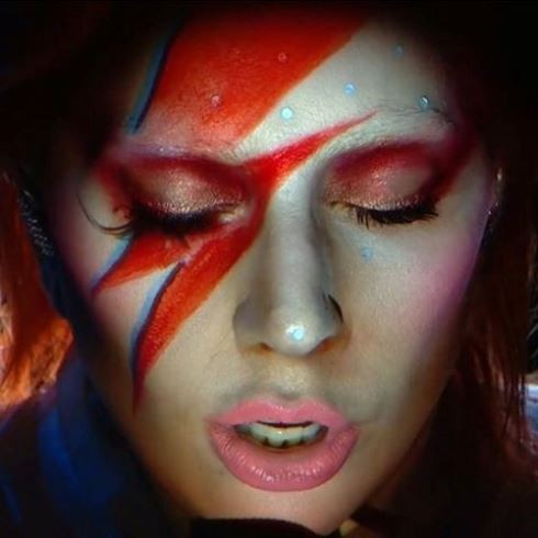 Lady Gaga Pays Tribute to David Bowie with an Exciting Grammy Performance